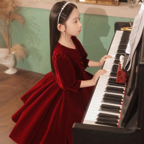 儿童弹钢琴发型公主头