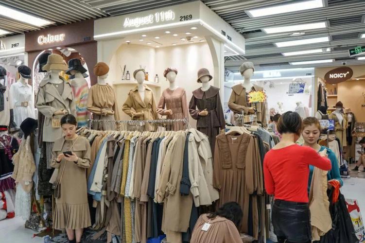 广州演出服装批发市场在哪