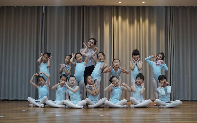 少儿中国舞基本功组合舞蹈的相关图片