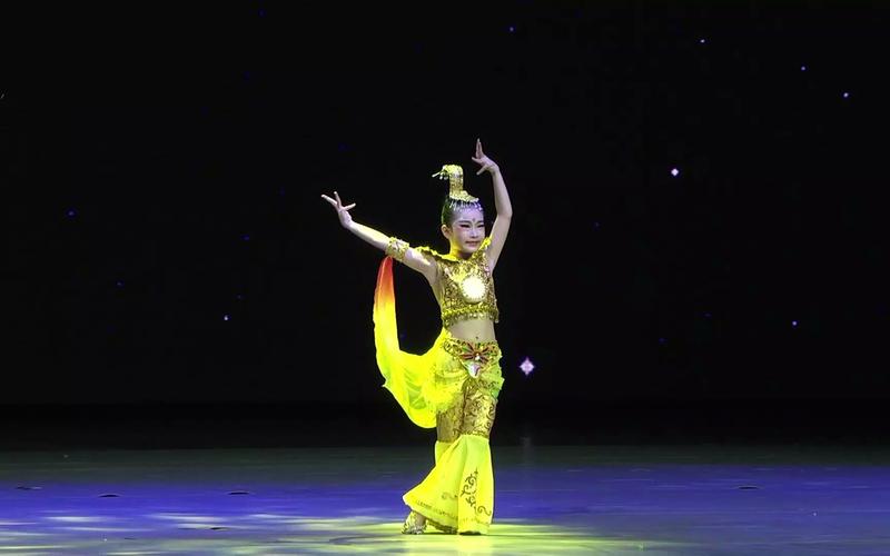 少儿中国舞蹈独舞演出视频的相关图片