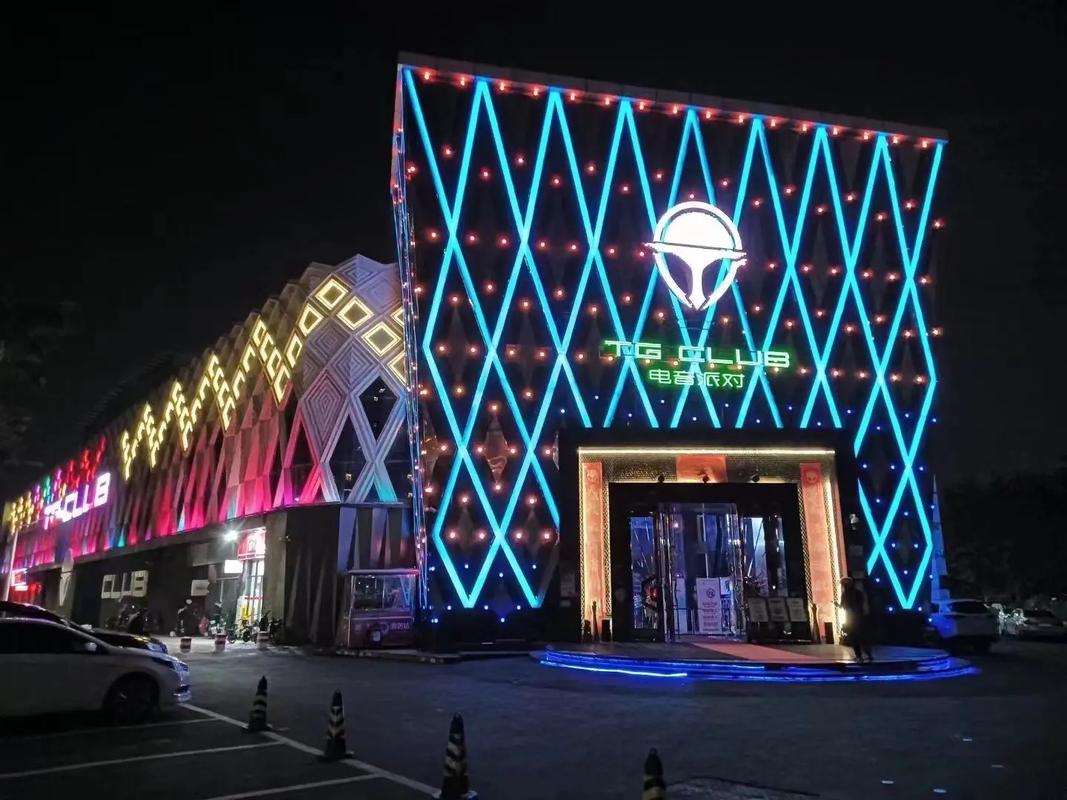 广州天宫酒吧灯光秀超长版的相关图片