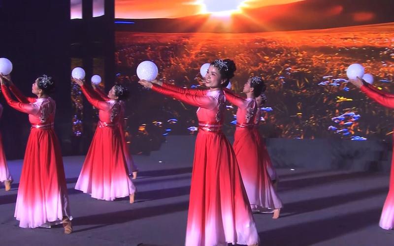 灯火里的中国舞蹈演出的相关图片